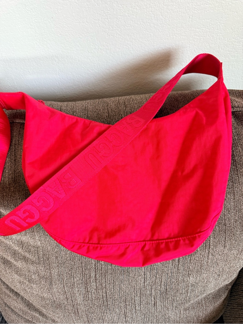 BAGGU Candy Apple Crescent Shoulder Bag